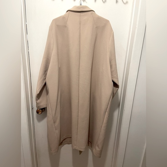 H and M trench. Cream coloured XXL worn jacket - Picture 8 of 8